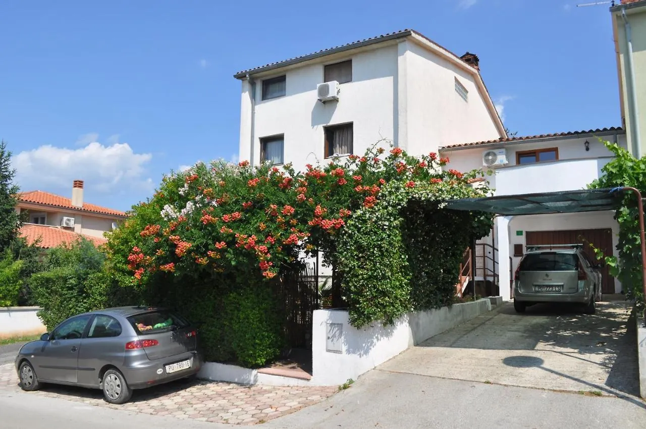 Apartments With A Parking Space Pula - 15582